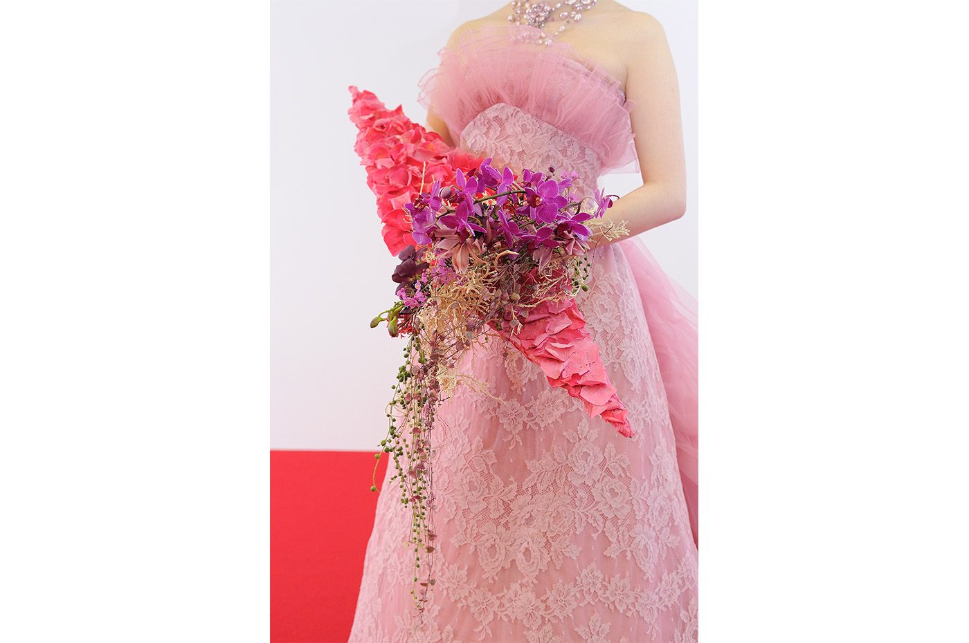 「日本フラワーデザイン大賞2011」でのピンクを基調としたブーケ