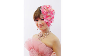 「日本フラワーデザイン大賞2011」でのピンクを基調としたヘッドドレス