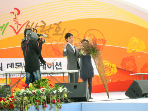 「2012高陽国際花博覧会」今野亮平によるプリザーブドフラワーのデモンストレーション風景